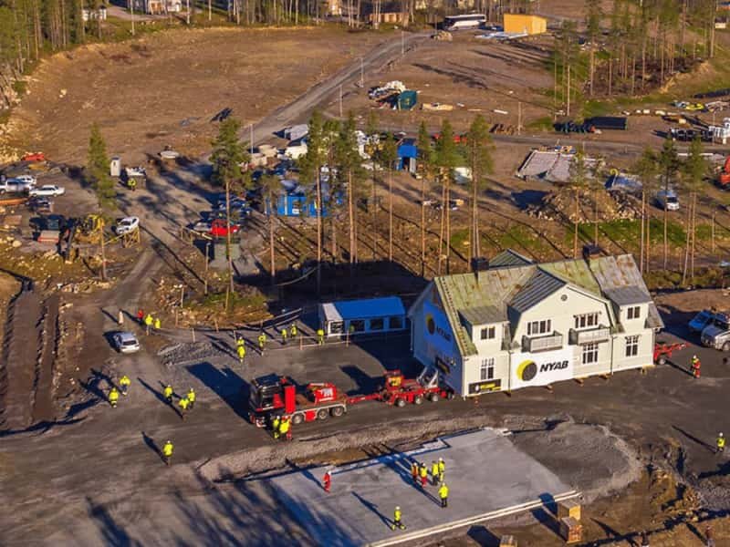 SPMT 自行式模块车：文化场馆建设物料运输与搭建的坚实依靠